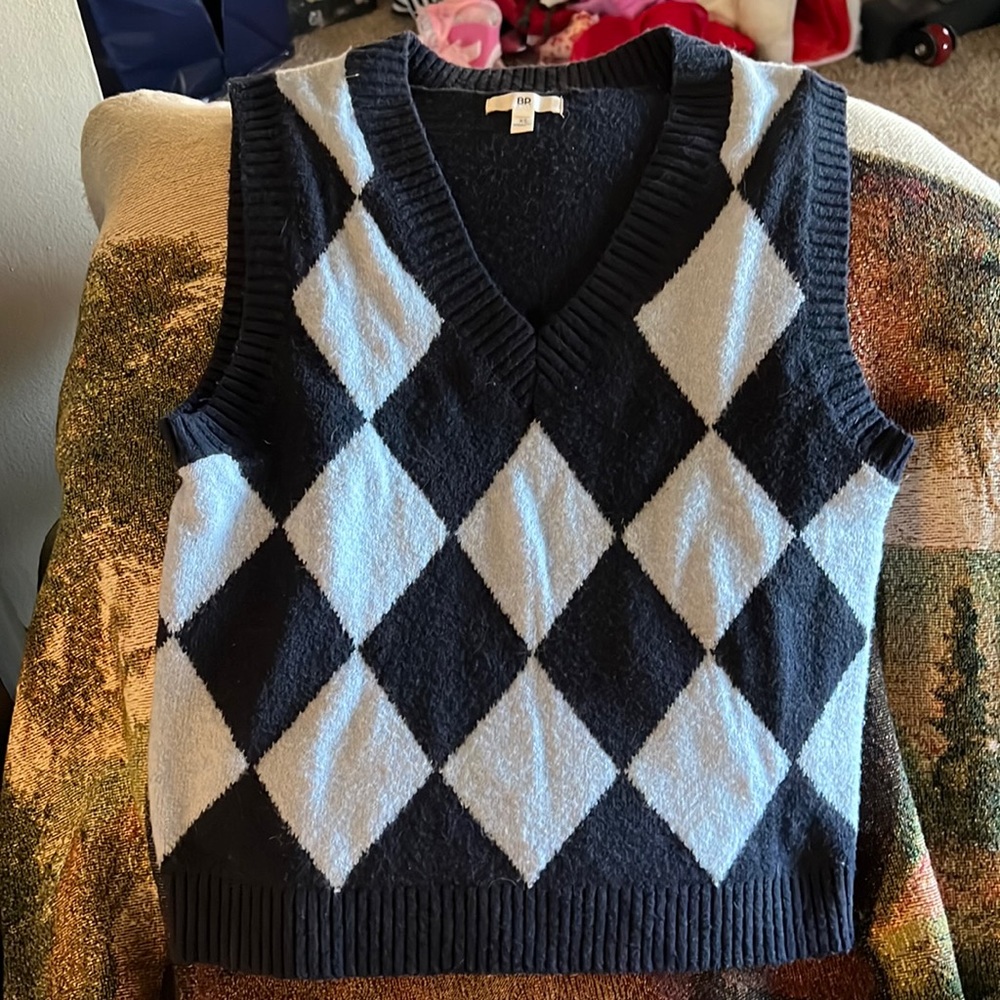 Brass plum brand by Nordstrom. Knitwear argyle pattern vest. Size XS.
